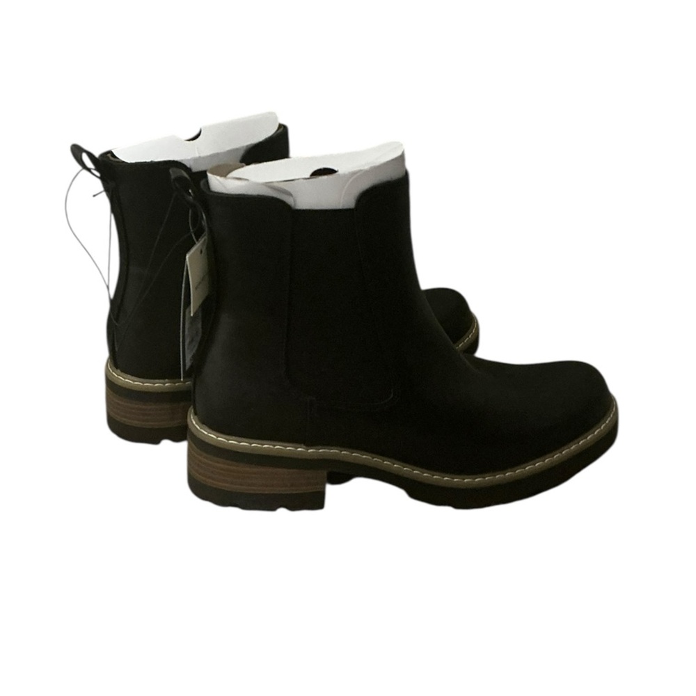 Women’s Black Ankle Chelsea Boots Size 10 Universal Thread Lug Sole Pull On